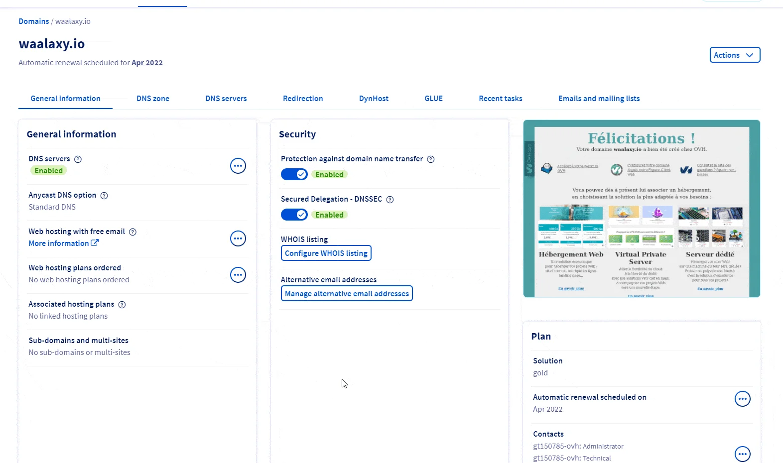 Page de gestion de domaine avec des options de sécurité et d'alternative aux adresses e-mail.