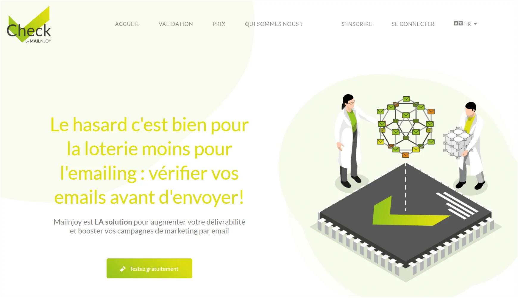 Page web de Check Email Cop avec deux personnages, un processeur, un globe et le slogan "Le hasard c'est bien pour la loterie moins pour l'emailing".