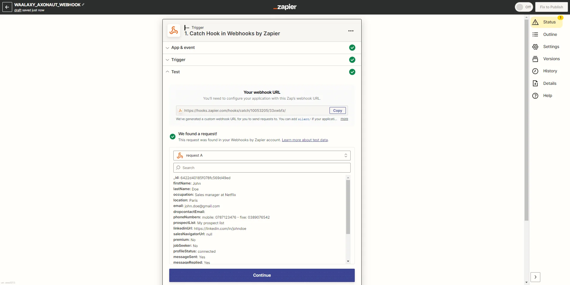 Page web de Zapier montrant l'interface d'intégration de Webhooks. Texte: "Catch Hook in Webhooks". Contexte: configuration d'applications. Interface utilisateur avec des champs et boutons.