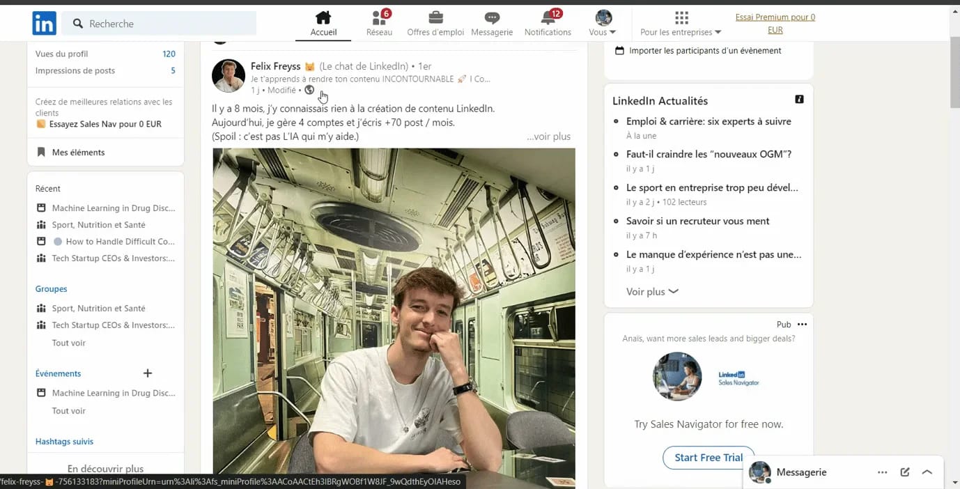 Homme souriant dans métro LinkedIn