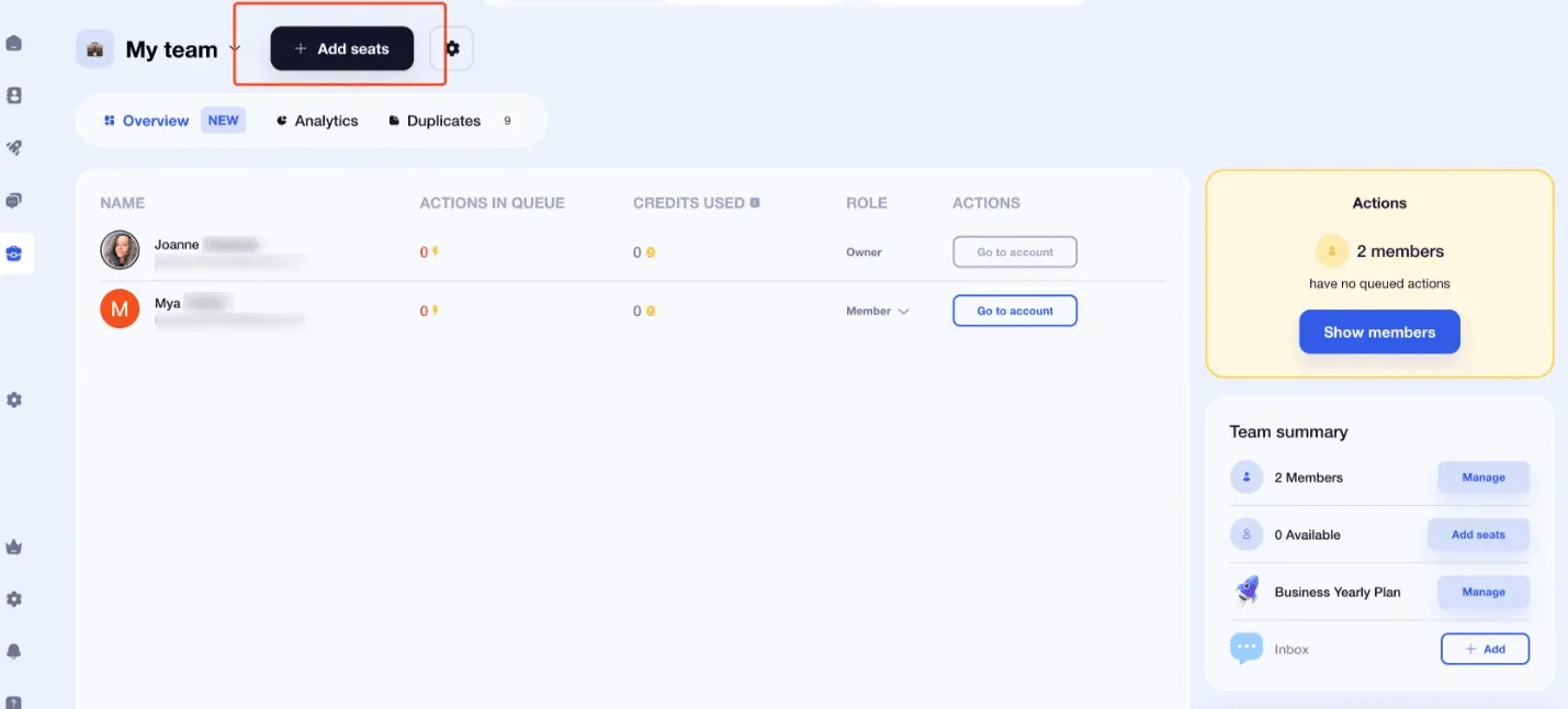 Page d'équipe avec liste des membres, bouton "Ajouter des utilisateurs" en haut. Interface utilisateur pour gérer les membres et les actions du groupe.