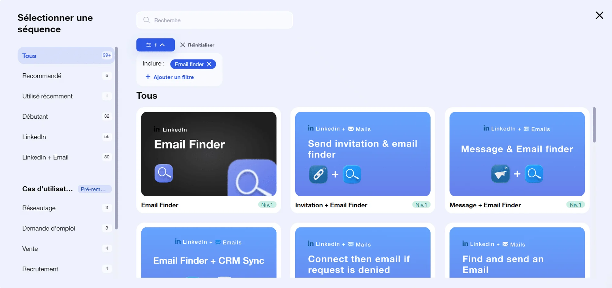 Page web présentant des outils de recherche d'e-mail pour LinkedIn, avec des options comme "Email Finder", "Invitation & Email Finder" et "Message & Email Finder".