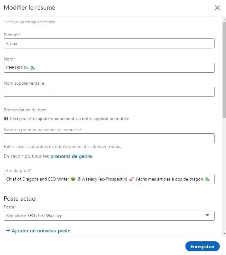 Formulaire d'inscription avec champs pour prénom, nom, prononciation du nom, titre du profil, poste actuel, et bouton Enregistrer en bas.