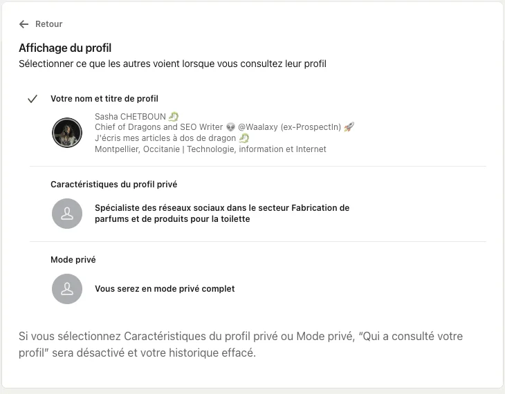 Page de profil LinkedIn avec options privées et publicité.