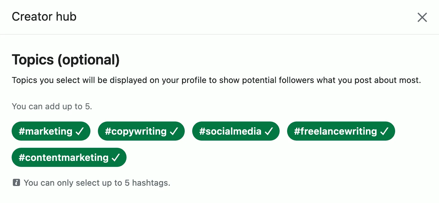 Modalità creatore di LinkedIn e hashtag in evidenza.