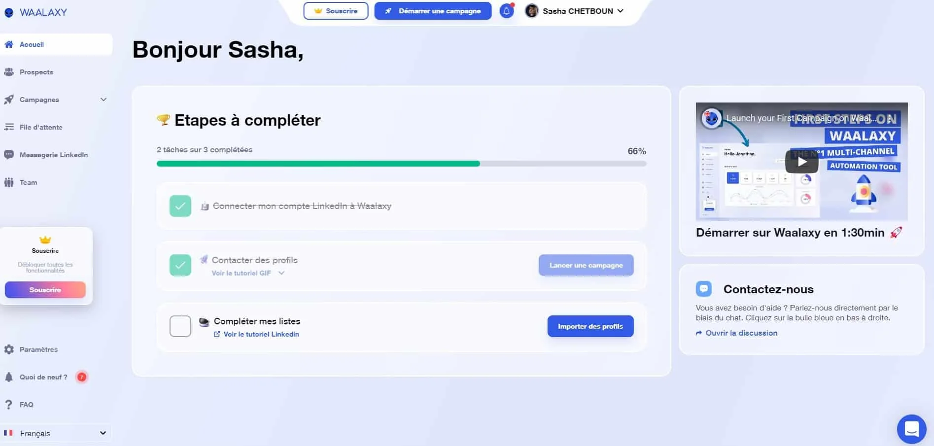 Page web de connexion LinkedIn à Waaalaxy, étapes à compléter, contacter des profils, importer des profils. Contexte : invitation à connecter compte et contacter des contacts. Vérification et importation de profils en cours.