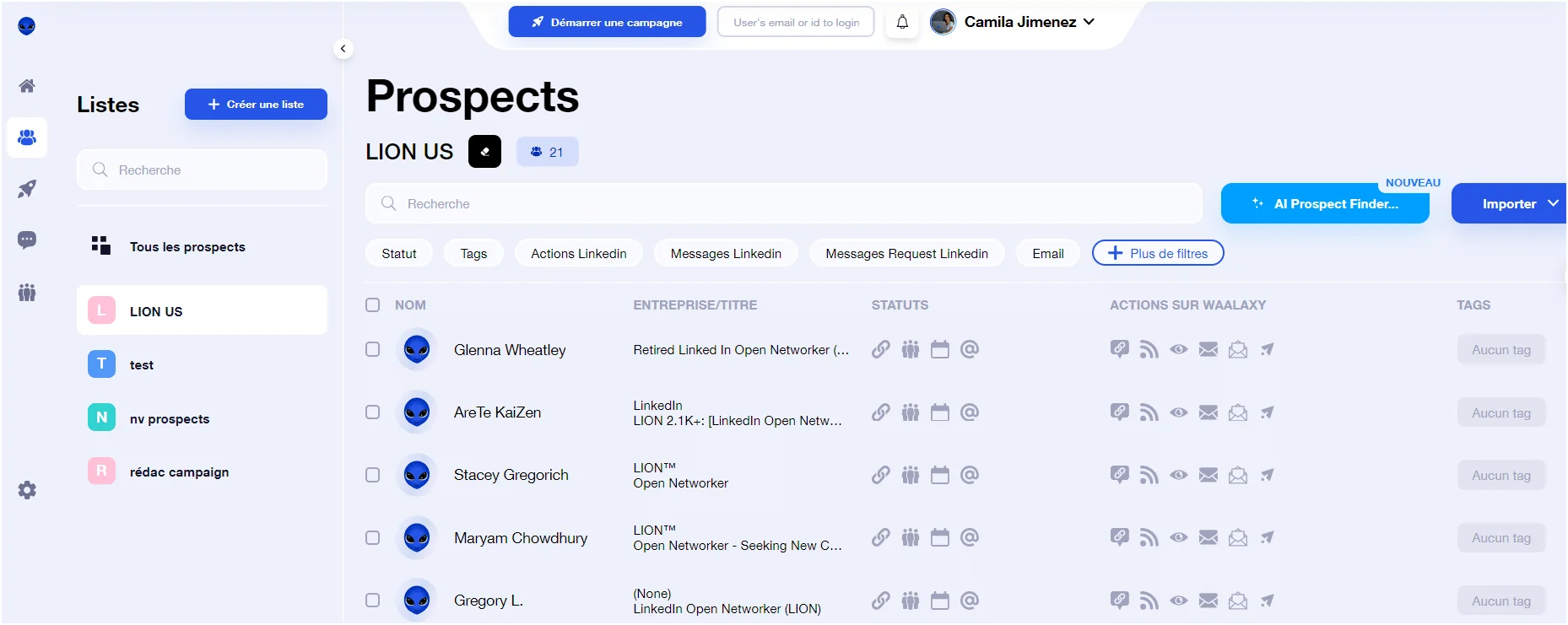 Page web montrant des prospects avec des options d'action pour chaque contact.