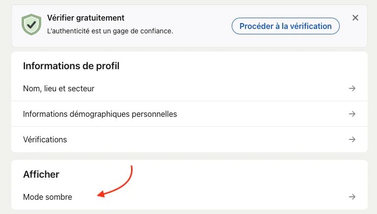 Page d'informations de profil avec option "Mode sombre" en bas.