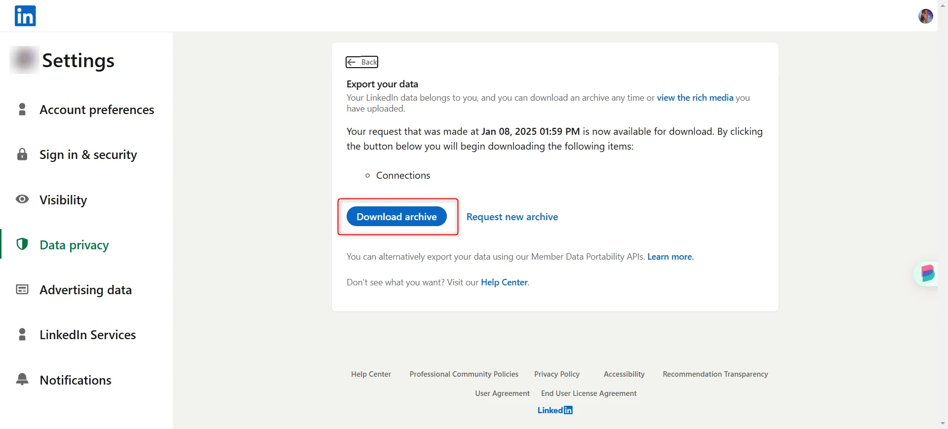 Page LinkedIn, section "Data privacy", lien "Download archive".