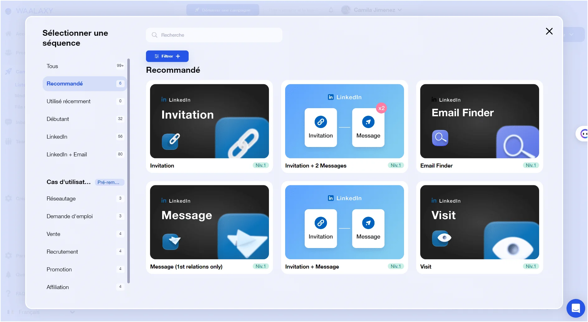 Interface d'envoi de séquences LinkedIn avec options d'invitation, message, email finder et visit.