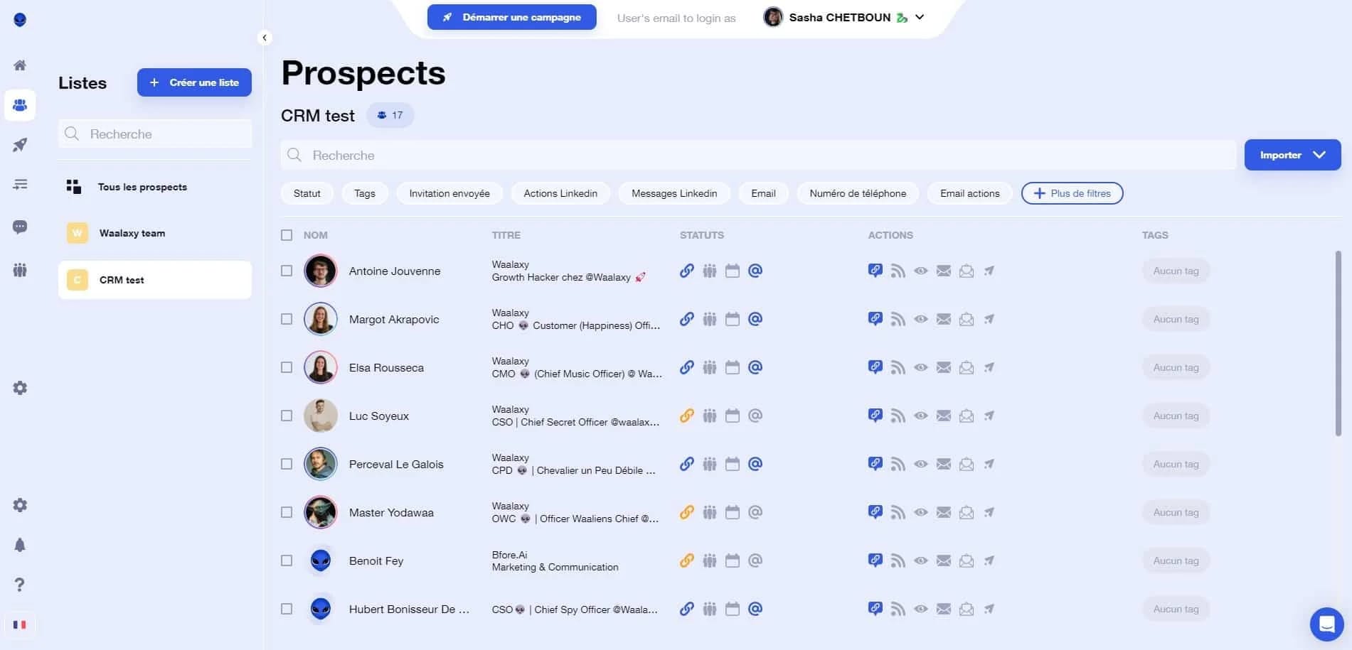 Page CRM avec liste de prospects, champs d'action et statut.