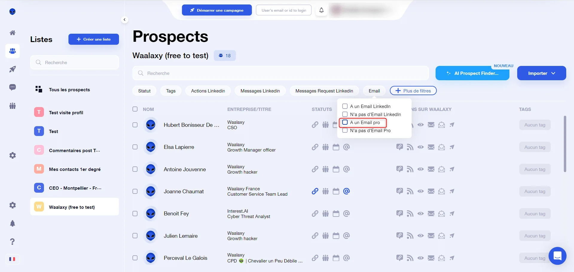 Tableau de prospects LinkedIn avec statuts d'envoi de messages